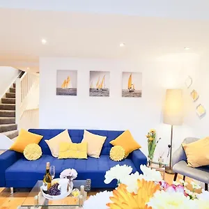 a-beautifully-presented-modern-4-bedroom-flat.brighton-hotels-england.com/